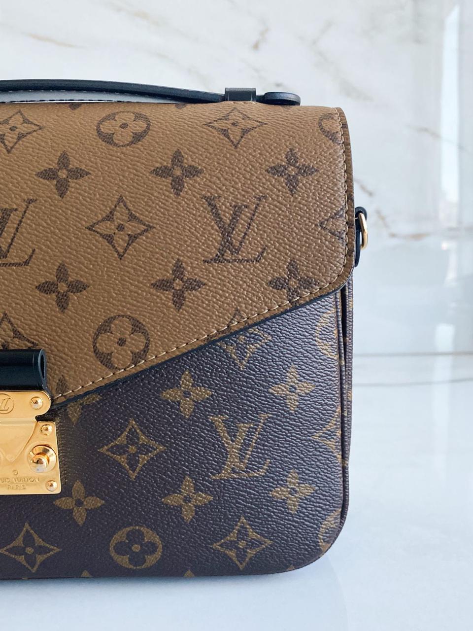 Bolsa Louis Vuitton Métis Pochette Monogram Reverse