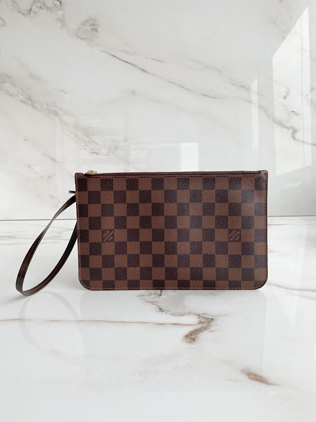 Clutch Louis Vuitton Neverfull - LUXO INTELIGENTE