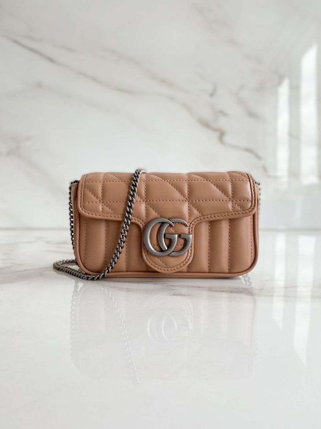 Bolsa Gucci GG Super Mini Marmont - LUXO INTELIGENTE