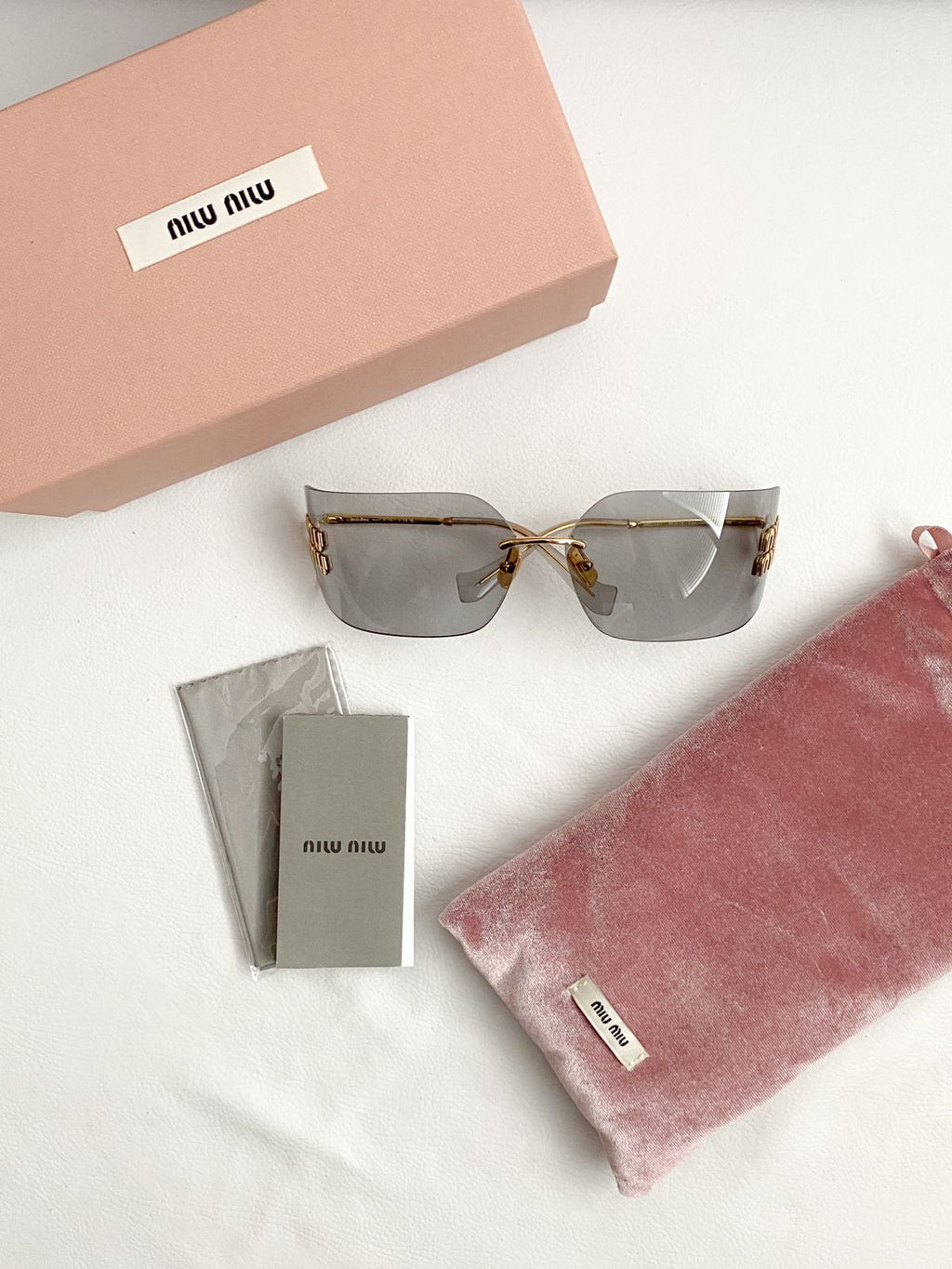 Óculos de sol Miu Miu Runway - LUXO INTELIGENTE