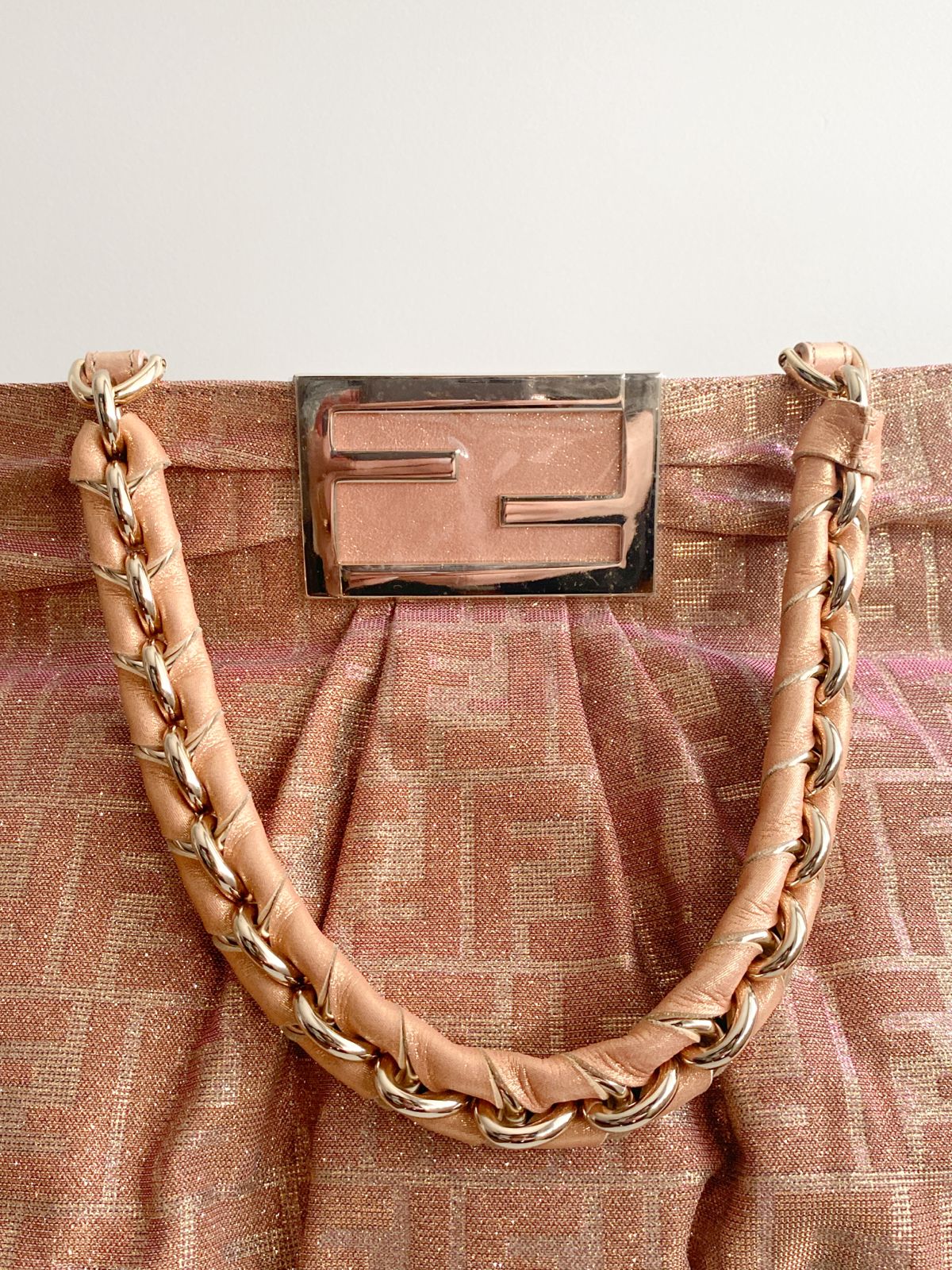Bolsa Fendi Zucca Tote Holográfica - LUXO INTELIGENTE