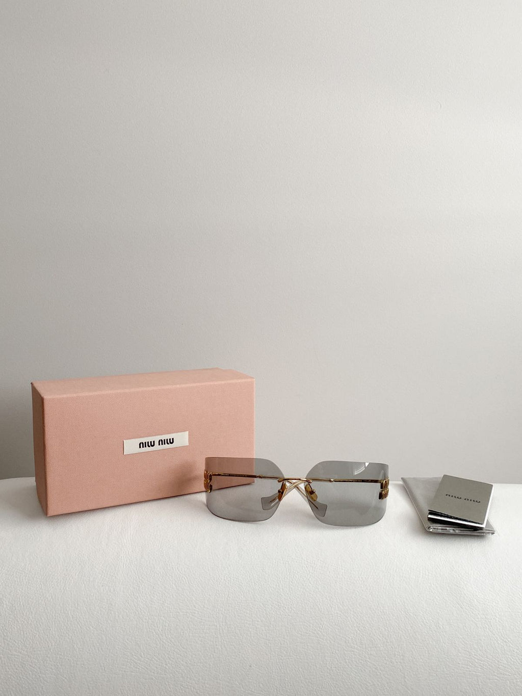 Óculos de sol Miu Miu Runway - LUXO INTELIGENTE