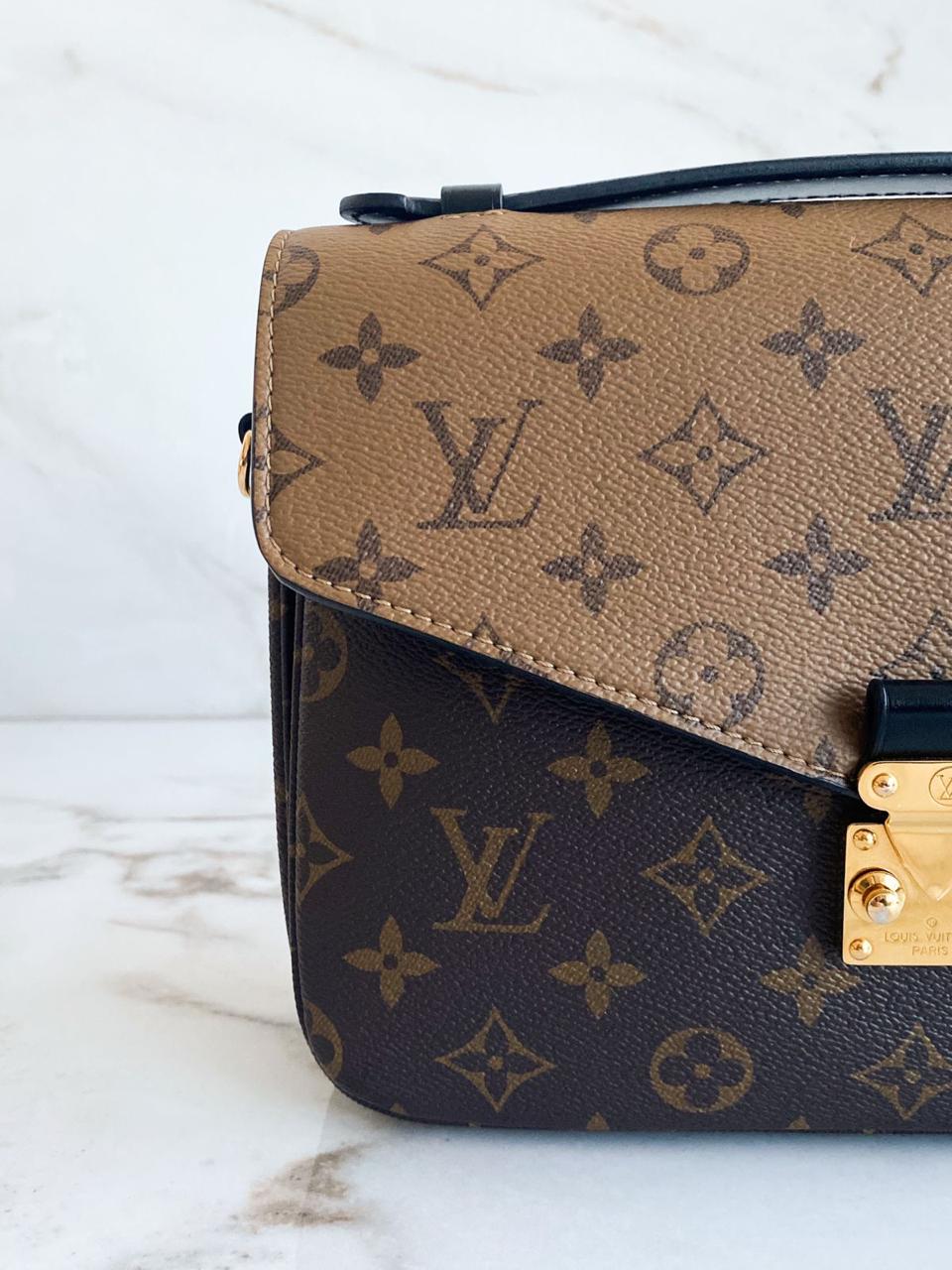 Bolsa Louis Vuitton Métis Pochette Monogram Reverse