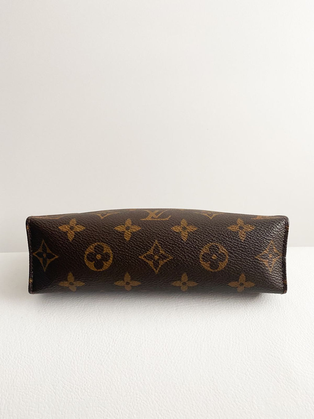 Clutch Louis Vuitton Toiletry Pouch - LUXO INTELIGENTE