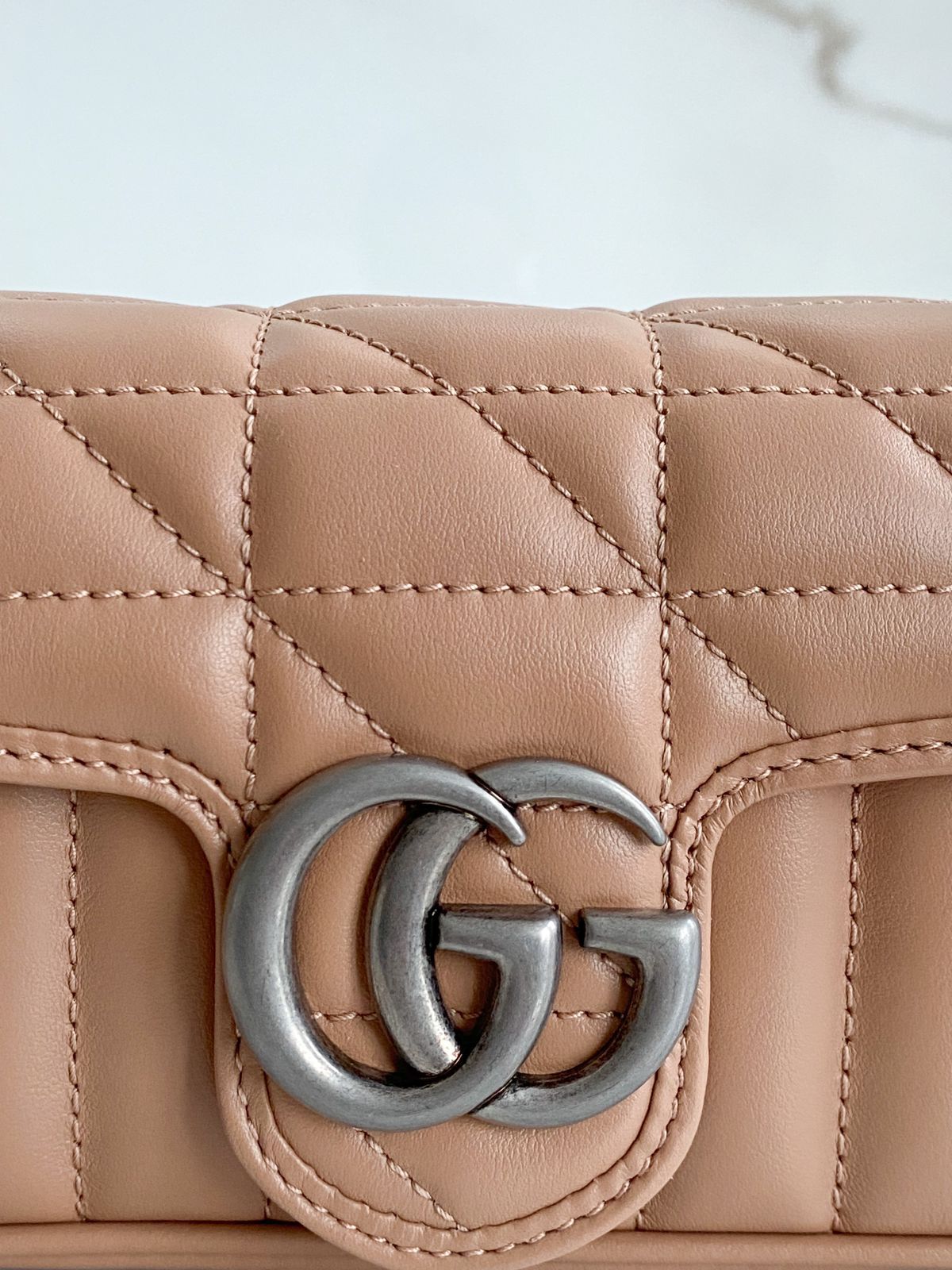Bolsa Gucci GG Super Mini Marmont - LUXO INTELIGENTE
