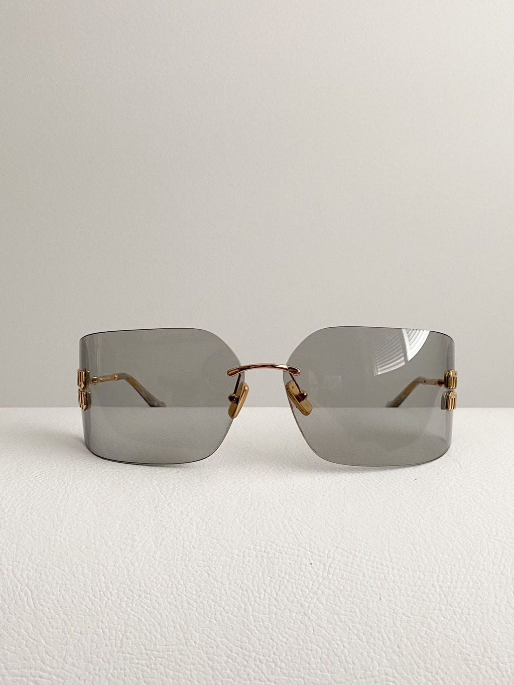 Óculos de sol Miu Miu Runway - LUXO INTELIGENTE