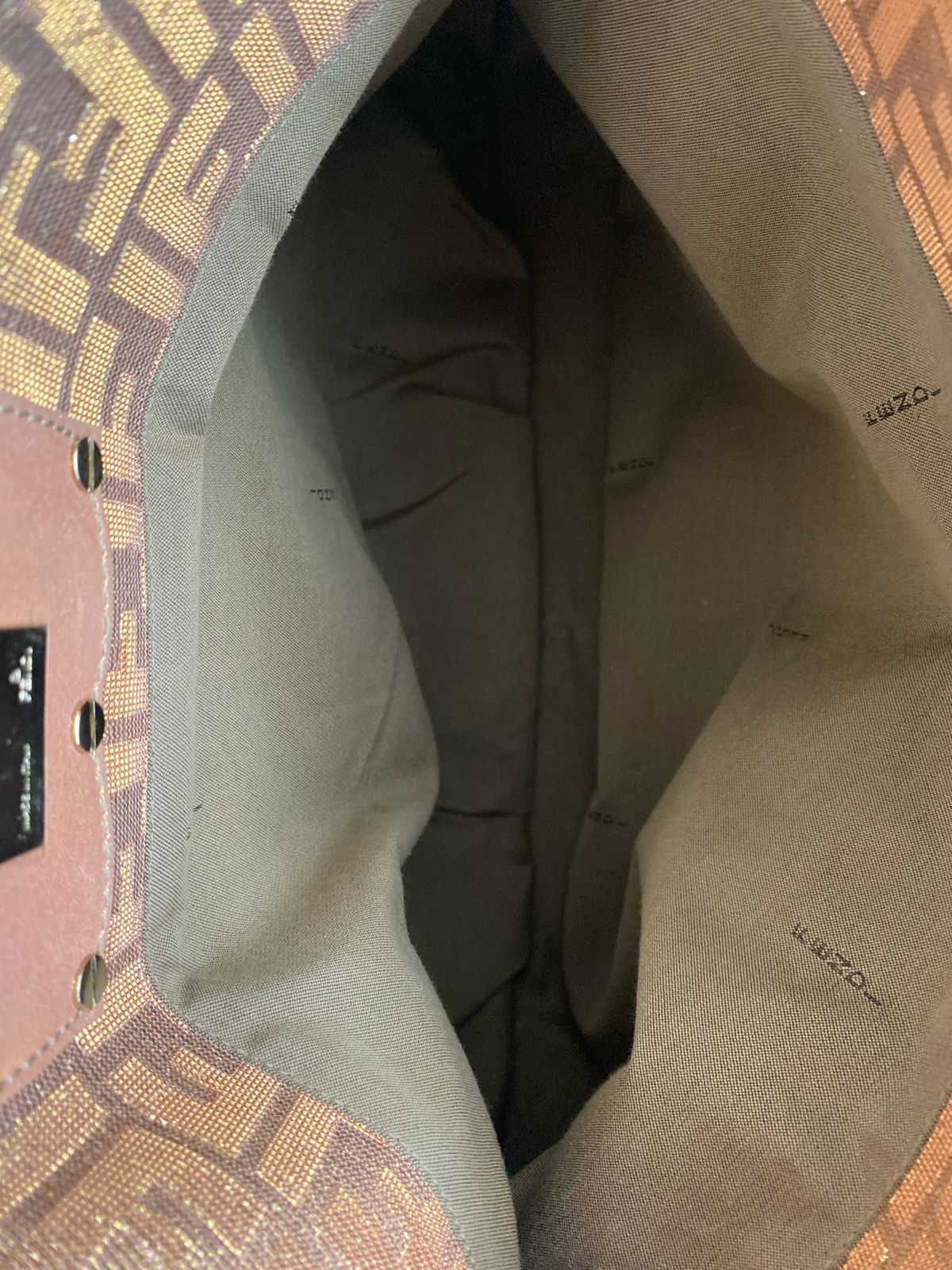 Bolsa Fendi Zucca Tote Holográfica - LUXO INTELIGENTE