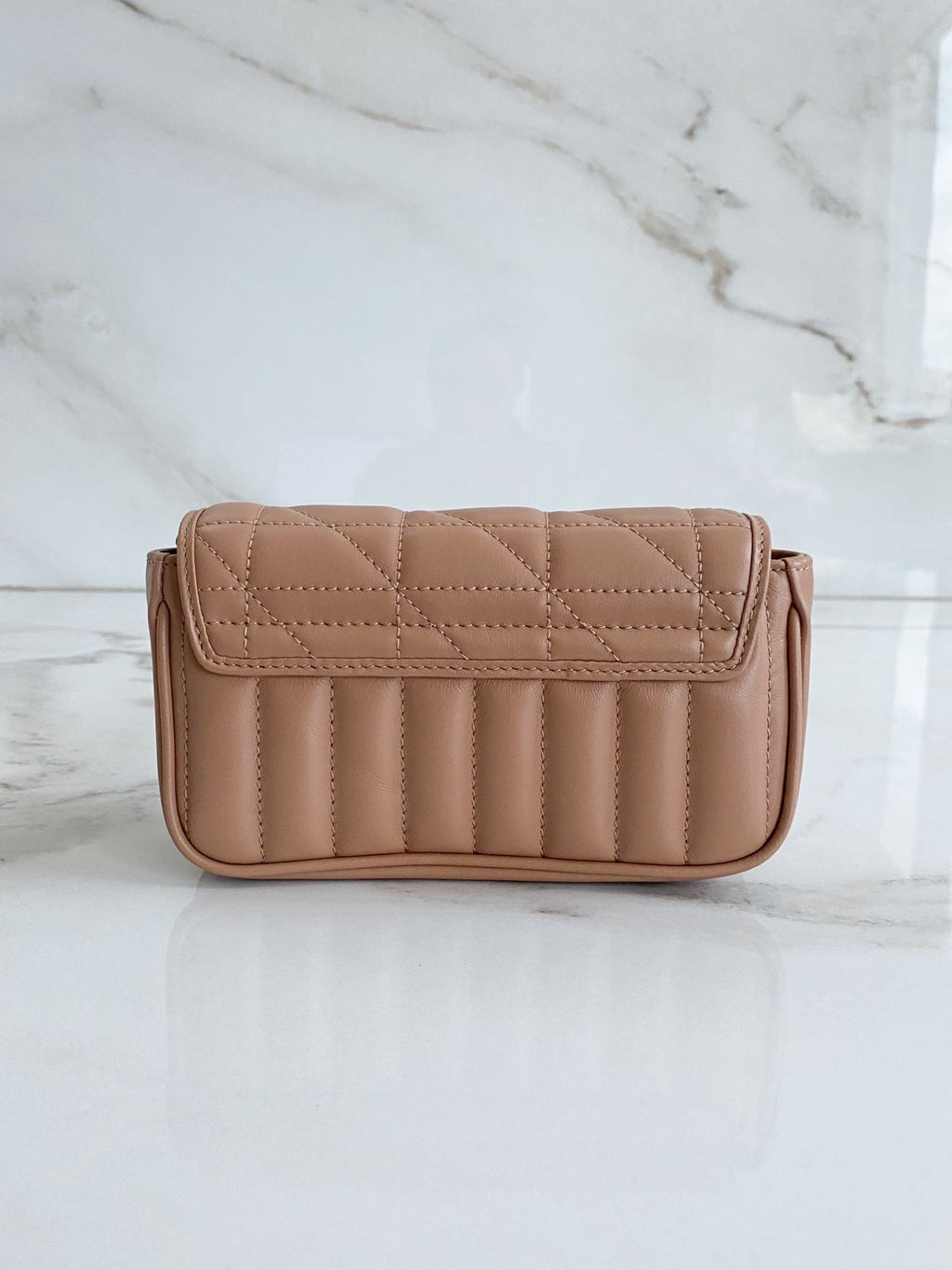 Bolsa Gucci GG Super Mini Marmont - LUXO INTELIGENTE