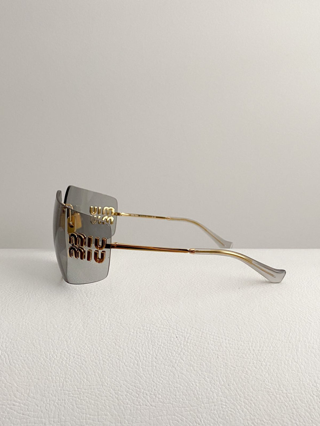 Óculos de sol Miu Miu Runway - LUXO INTELIGENTE