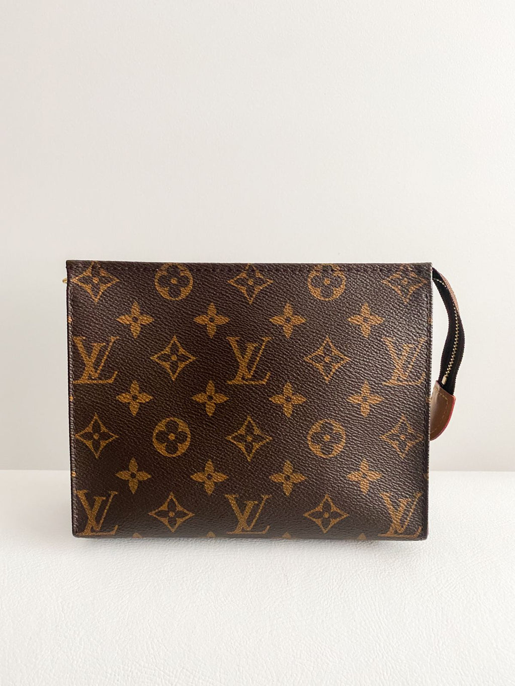 Clutch Louis Vuitton Toiletry Pouch - LUXO INTELIGENTE