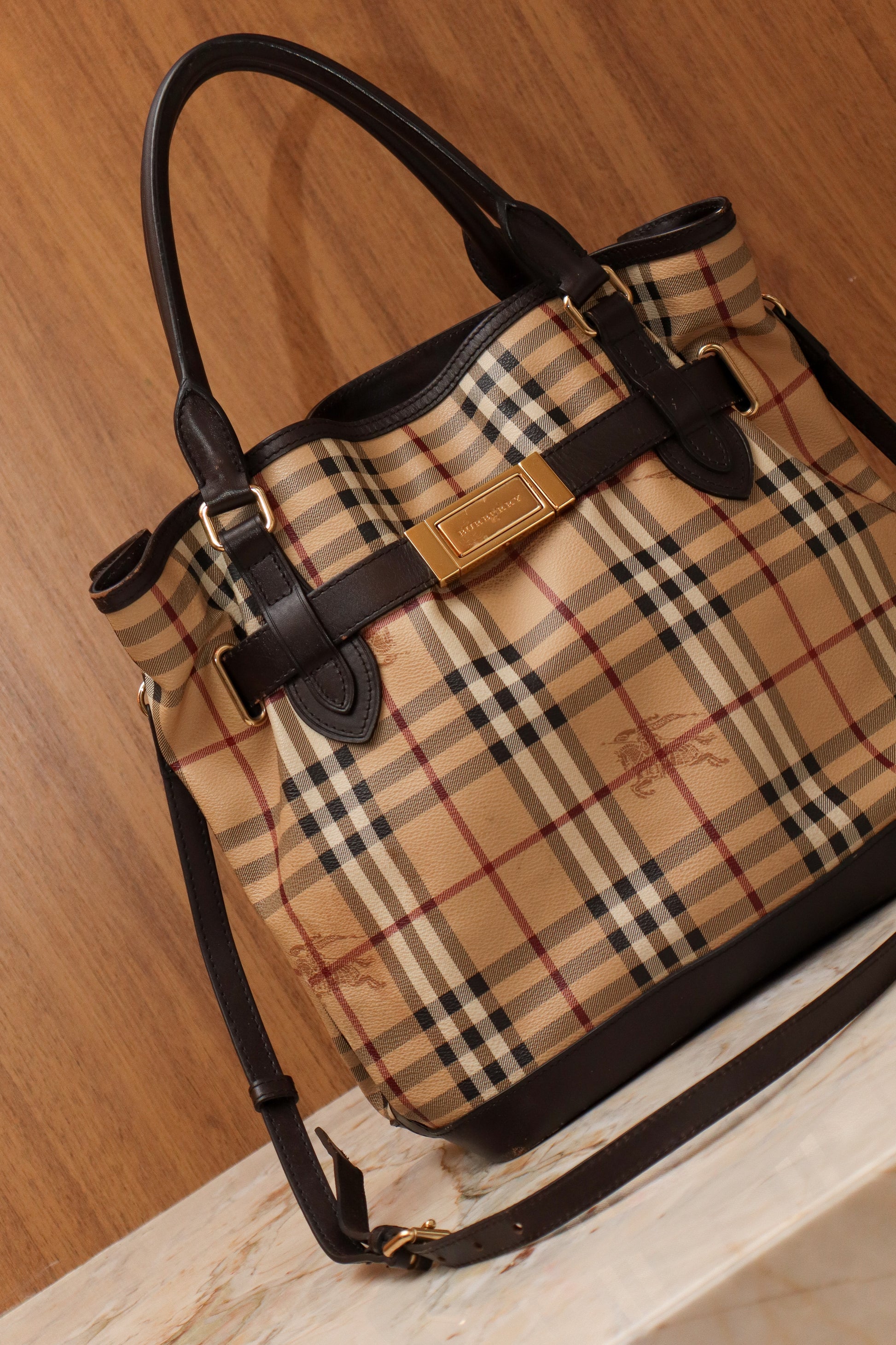 Bolsa Burberry Haymarket Check Belted