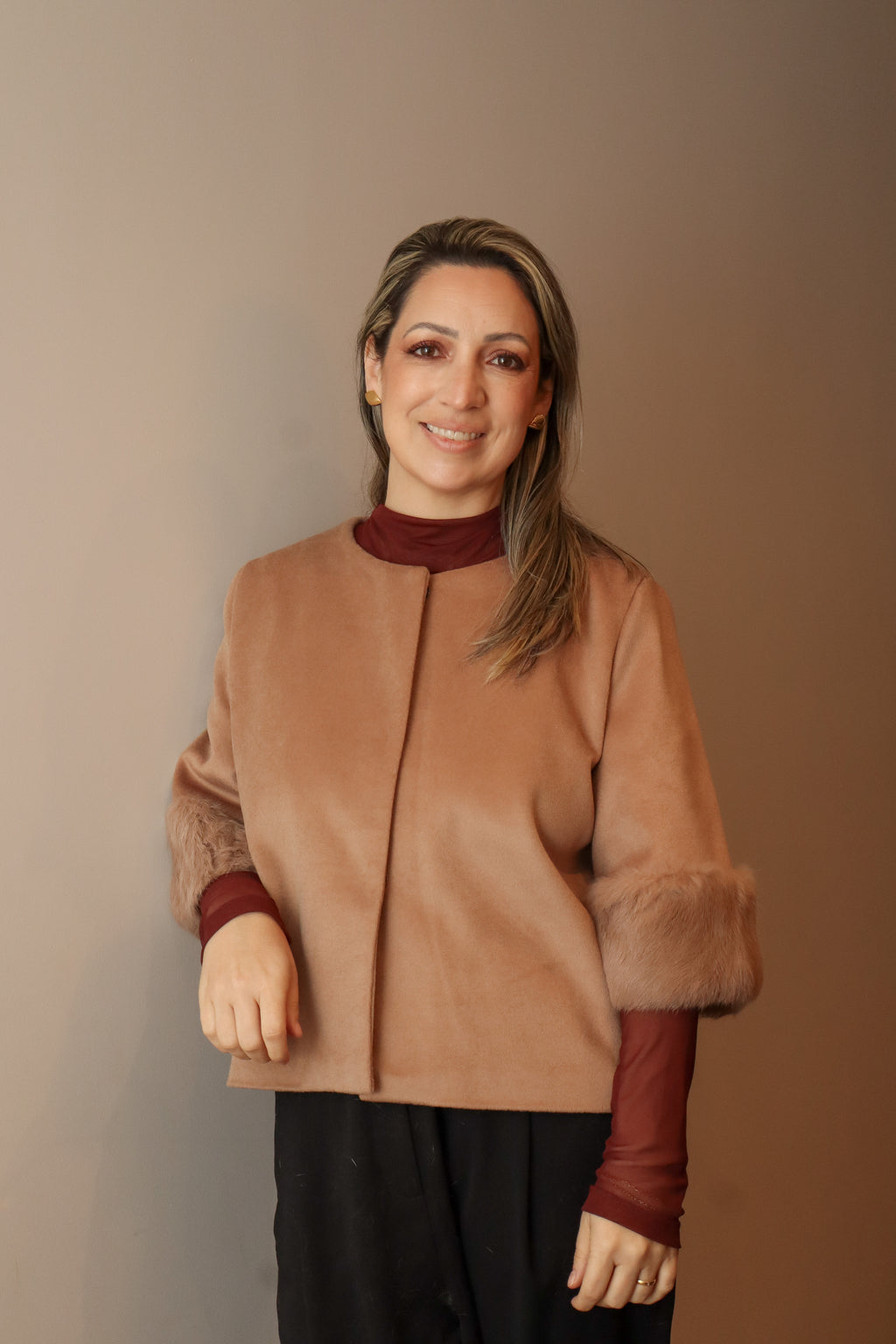 Casaquete Madre Reina - Caramelo com pele de coelho