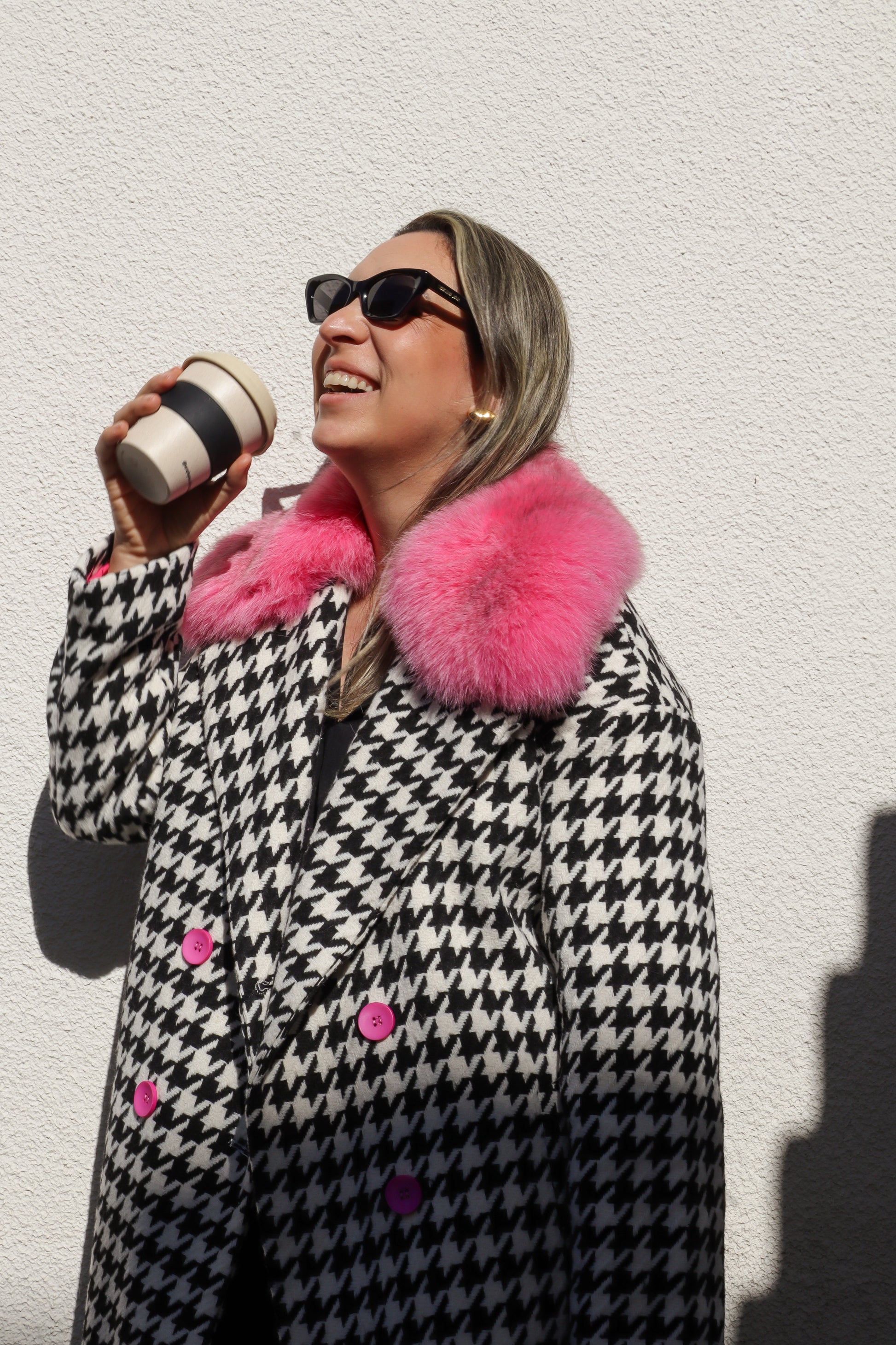 Casaco Madre Reina em lã com estampa, preto e rosa