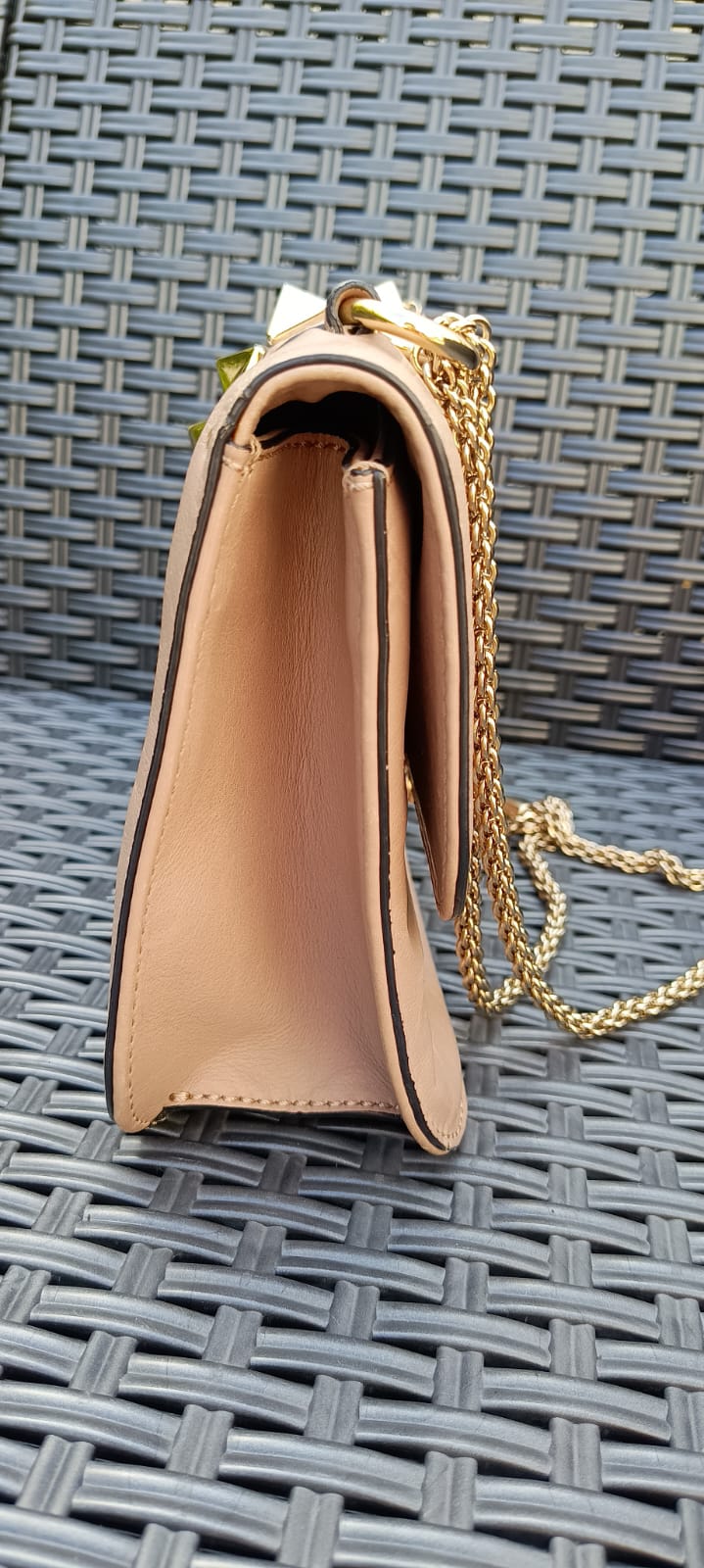 Bolsa Valentino Garavani Glam Lock nude, média