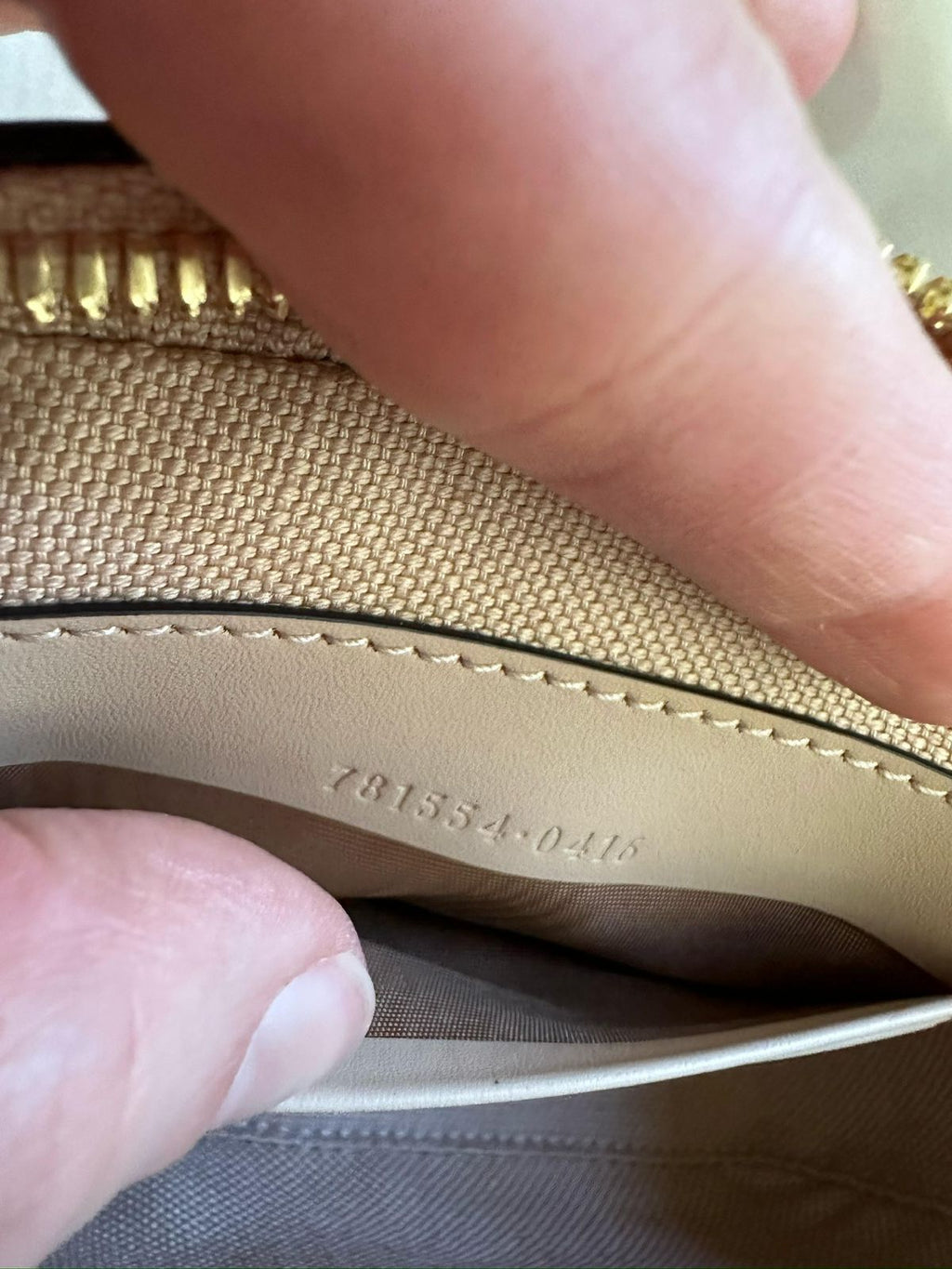 Bolsa Gucci GG Embossed Supermini Nude
