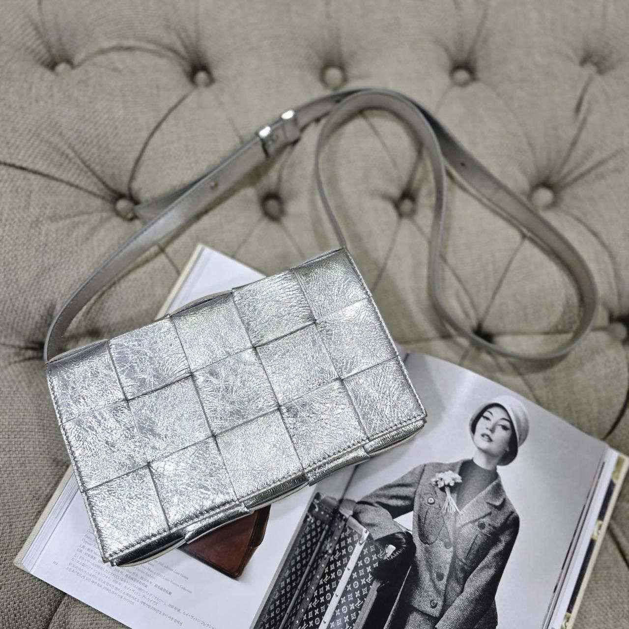 Bolsa Bottega Venetta Cassette Metallic Silver