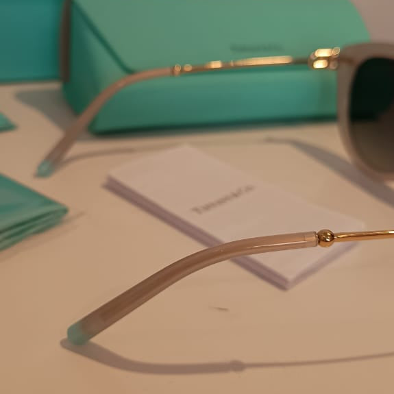 Óculos Tiffany & Co, modelo City HardWear