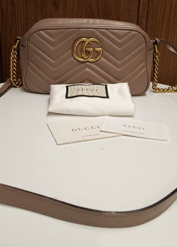Bolsa Gucci Marmont Camera, 24cm, nude acinzentado