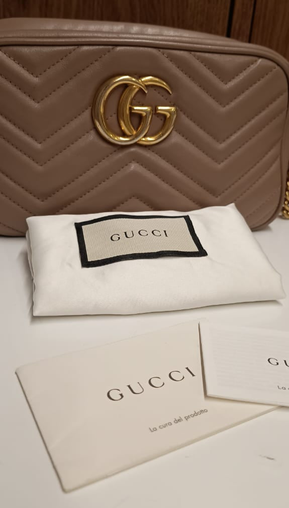 Bolsa Gucci Marmont Camera, 24cm, nude acinzentado