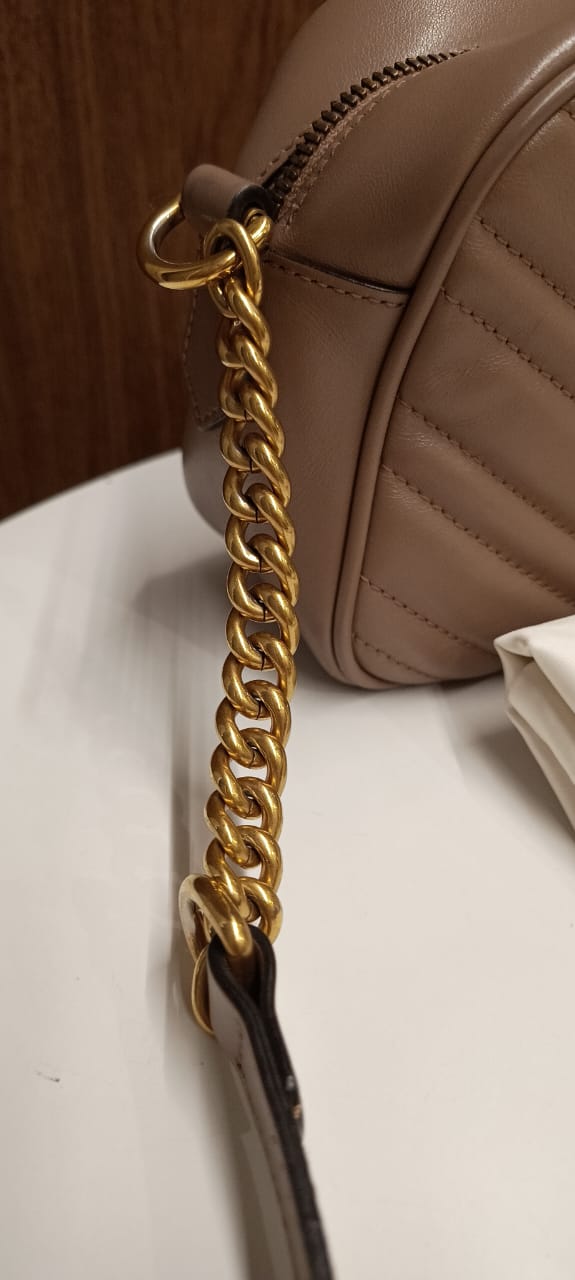 Bolsa Gucci Marmont Camera, 24cm, nude acinzentado