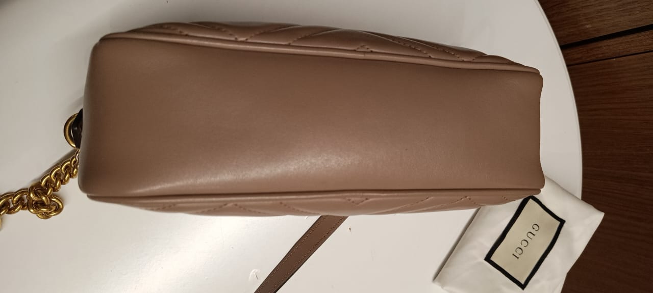 Bolsa Gucci Marmont Camera, 24cm, nude acinzentado