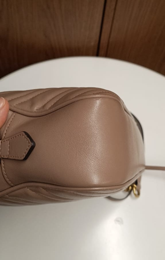 Bolsa Gucci Marmont Camera, 24cm, nude acinzentado