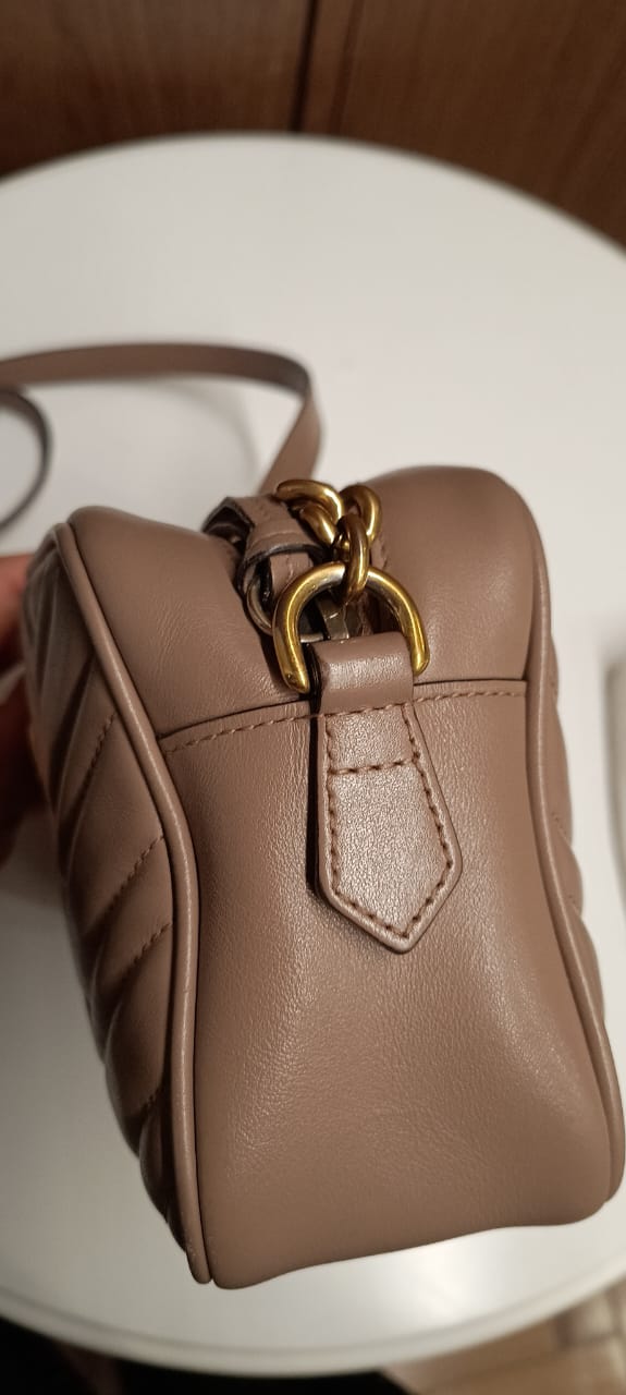 Bolsa Gucci Marmont Camera, 24cm, nude acinzentado