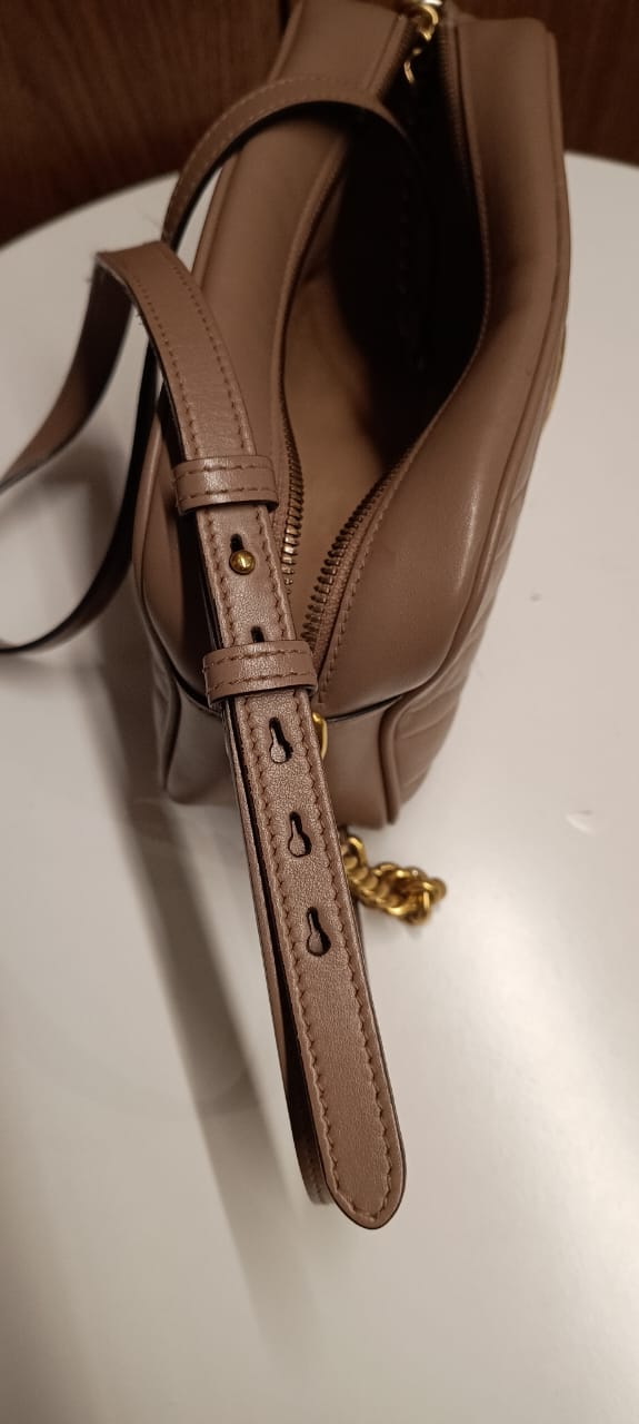 Bolsa Gucci Marmont Camera, 24cm, nude acinzentado