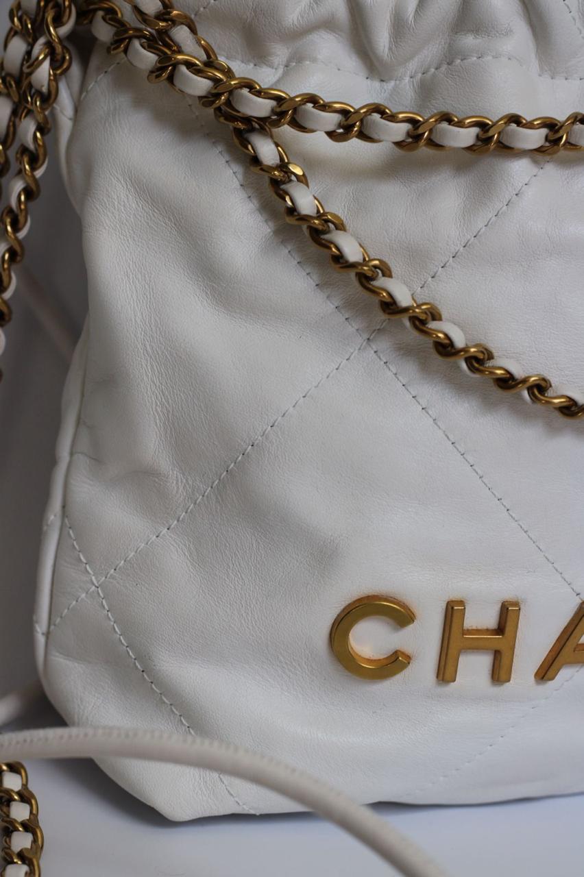 Bolsa Chanel 22 Mini Branca