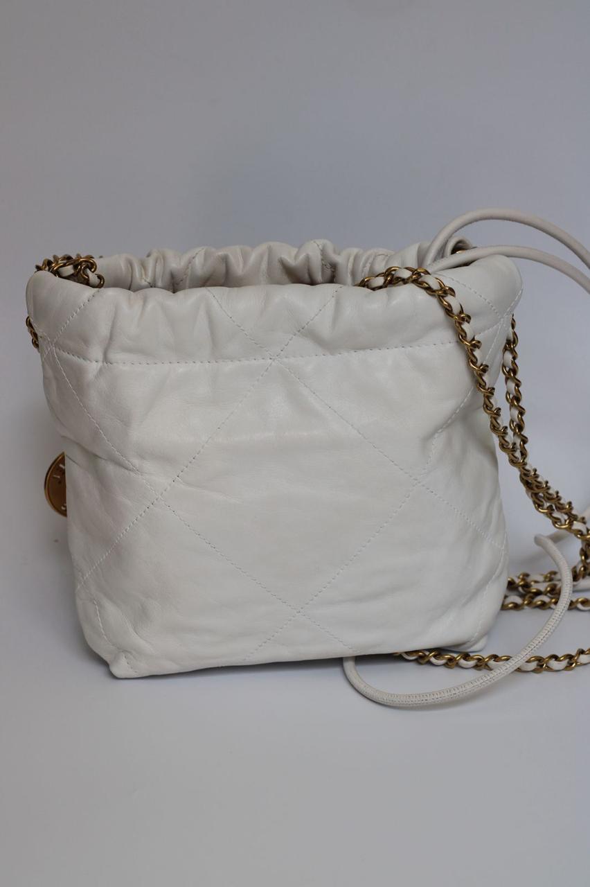 Bolsa Chanel 22 Mini Branca