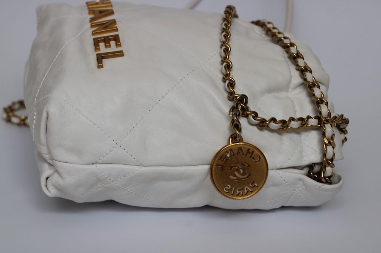Bolsa Chanel 22 Mini Branca