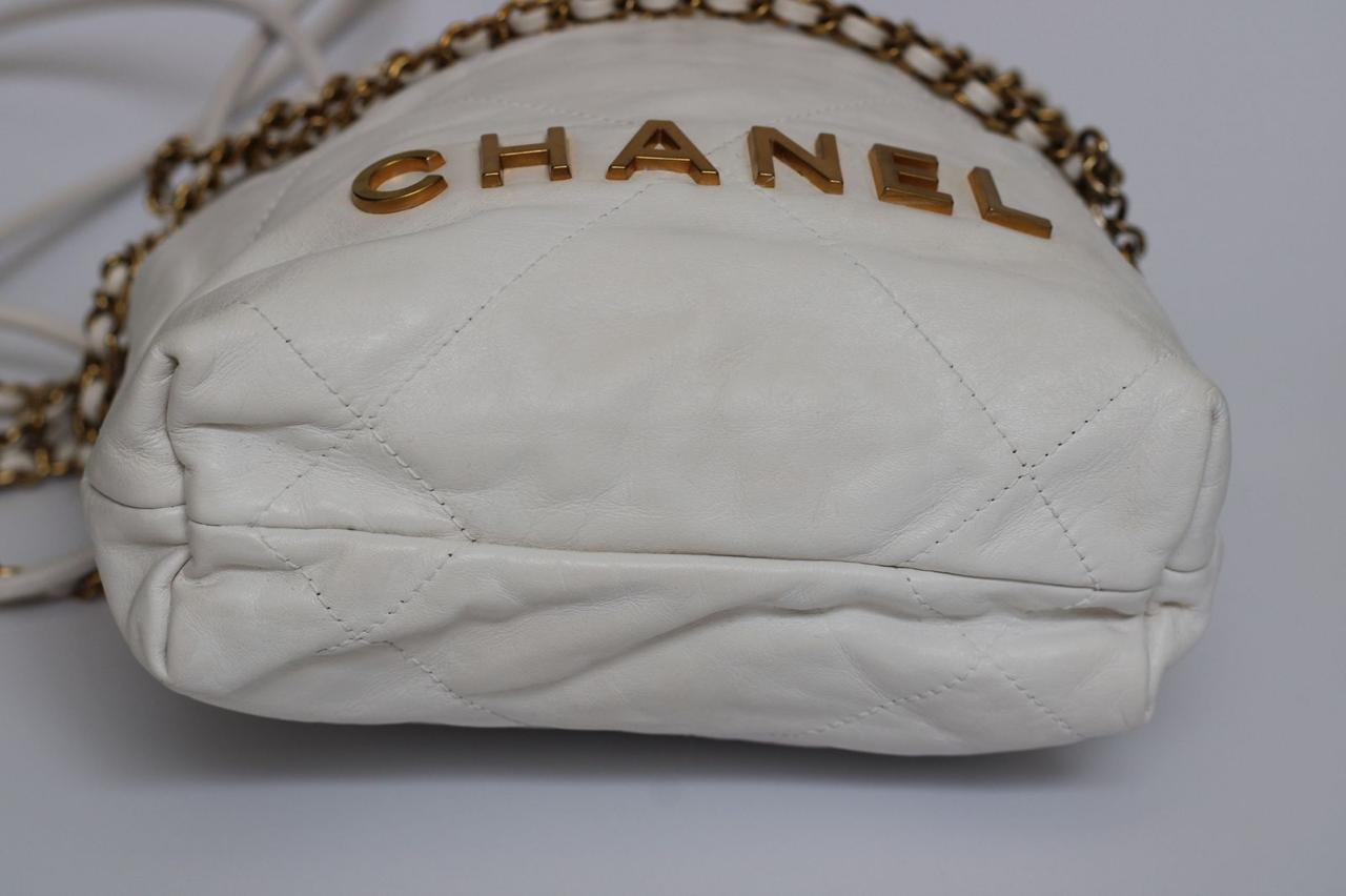Bolsa Chanel 22 Mini Branca