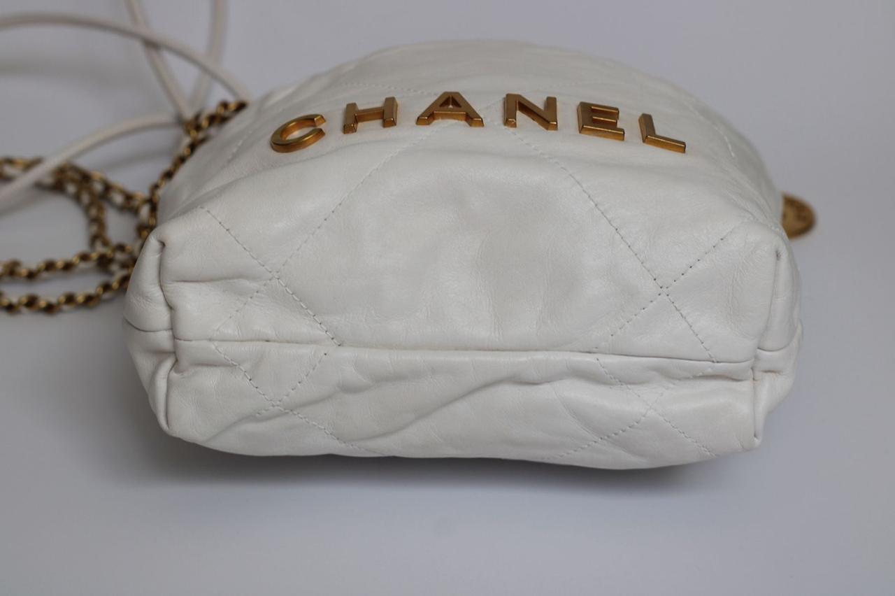 Bolsa Chanel 22 Mini Branca