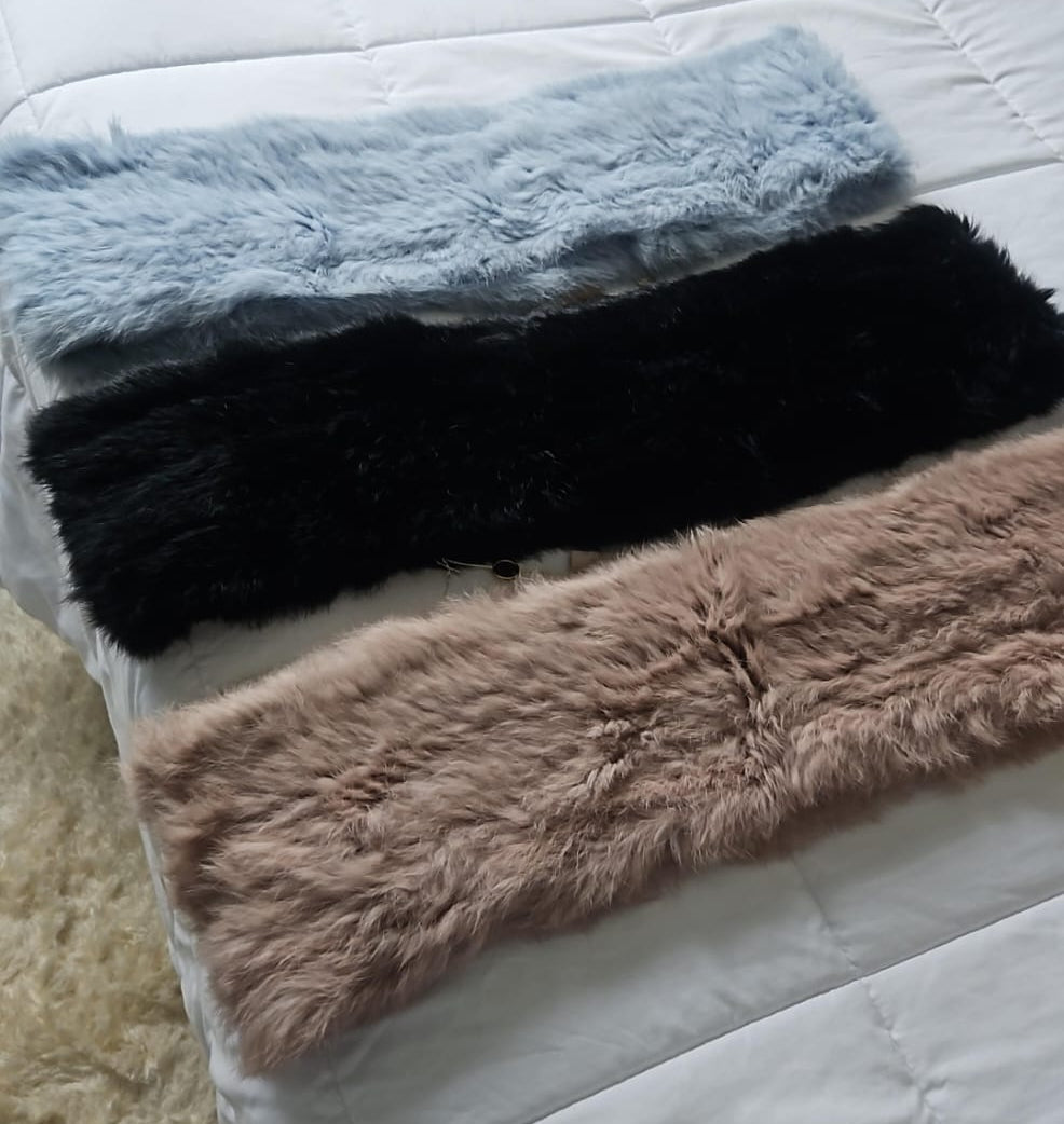 Gola Madre Reina em pele de coelho bege