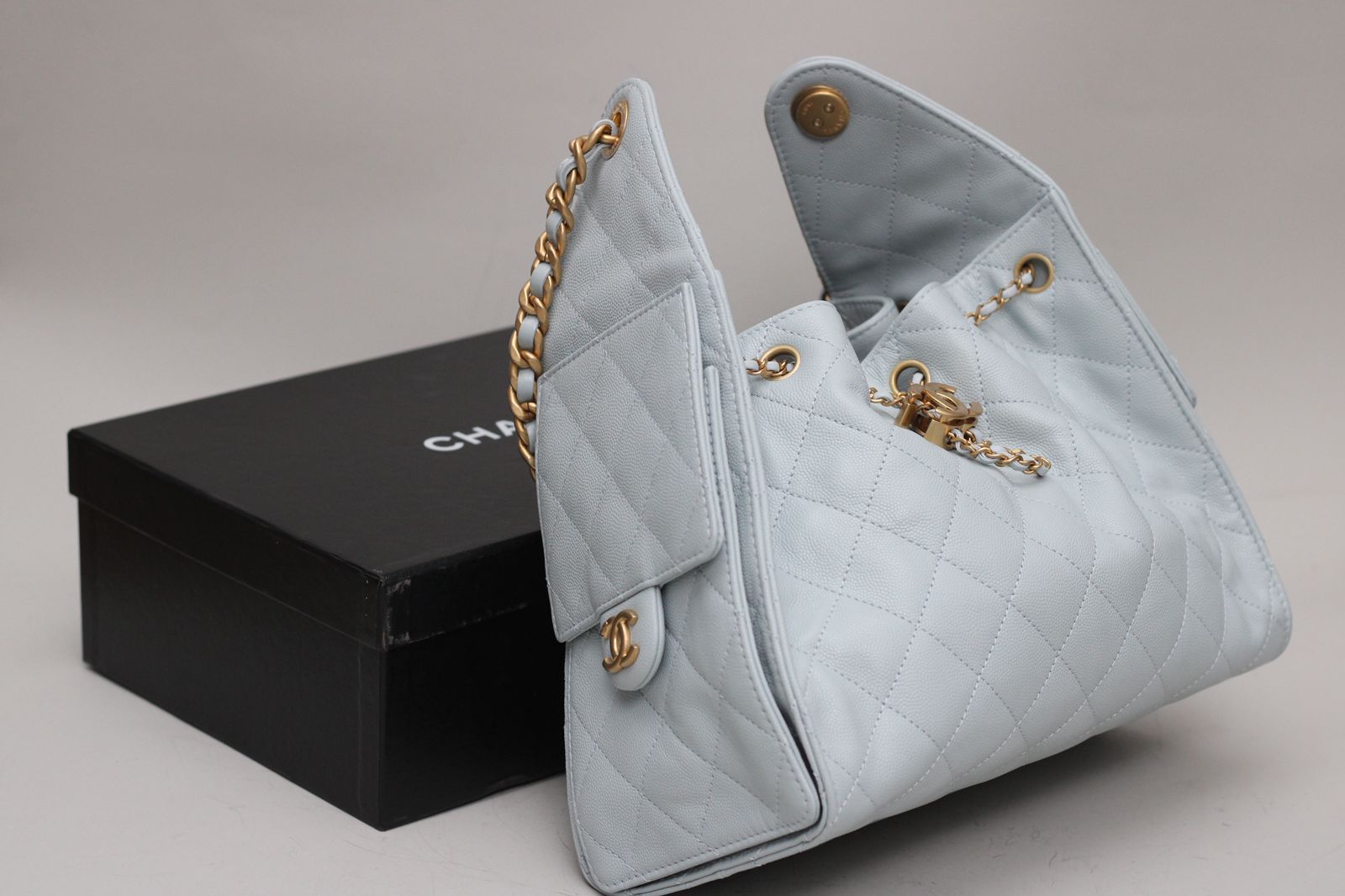 Bolsa Chanel 25, caviar, small, azul bebê, com chip