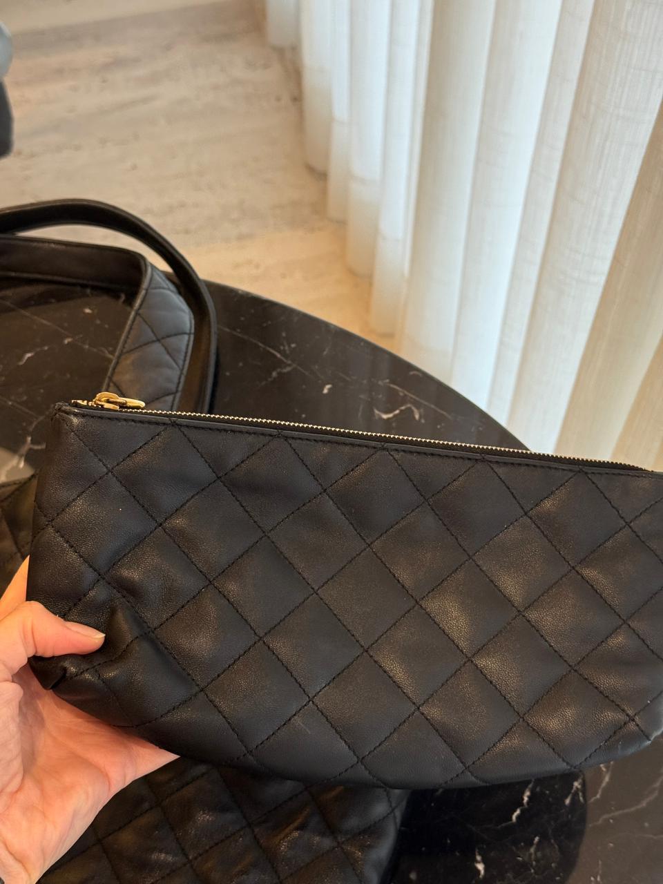 Bolsa YSL Icare, em couro preto