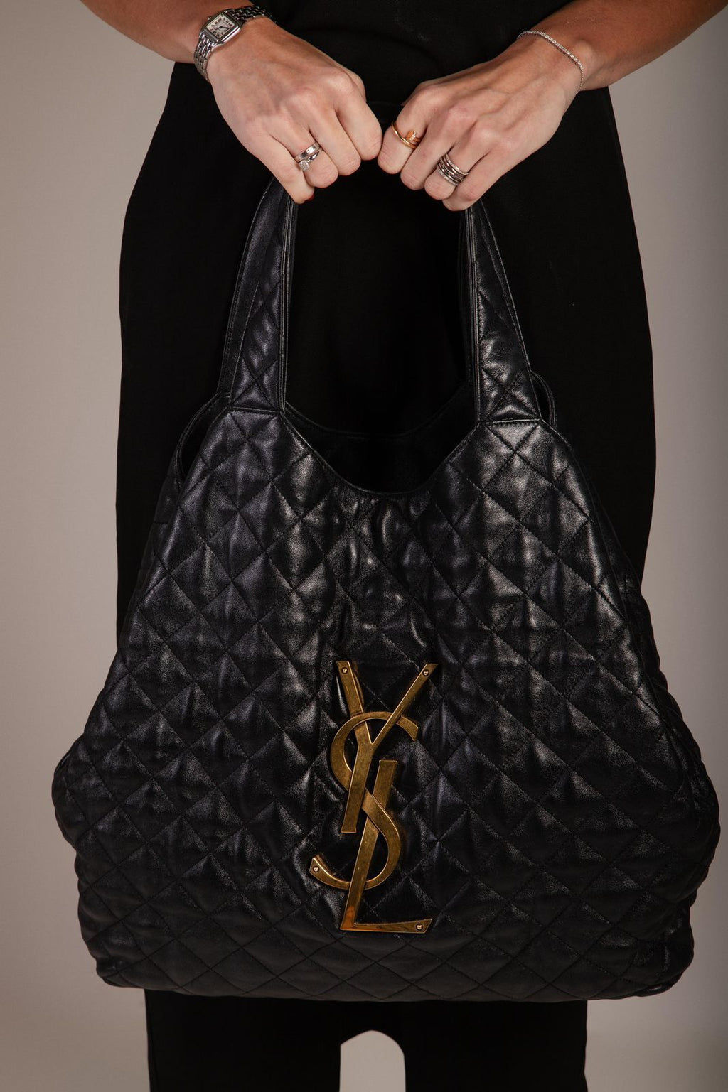 Bolsa YSL Icare, em couro preto
