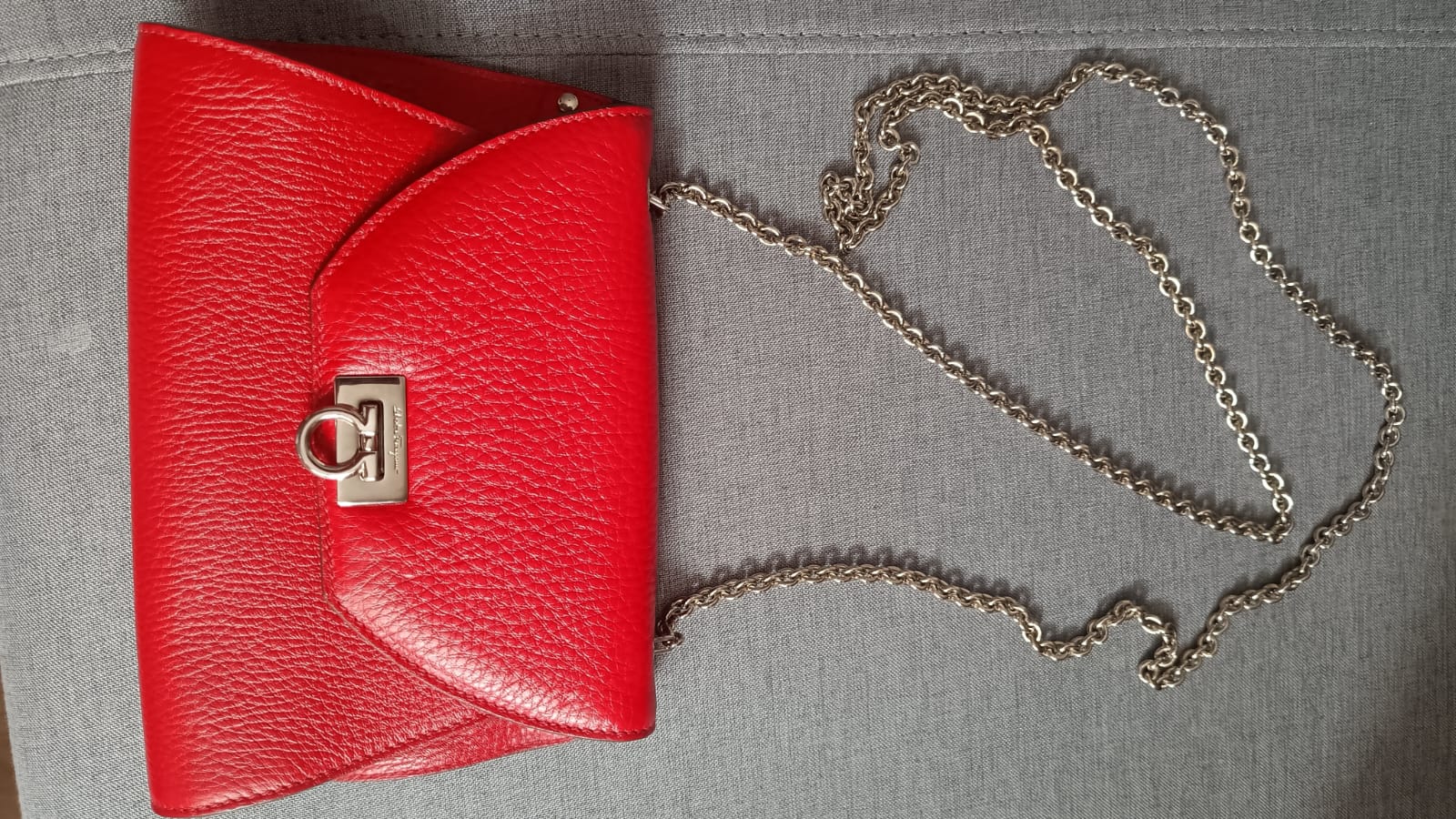 Bolsa Salvatore Ferragamo Gancini — Couro Vermelho