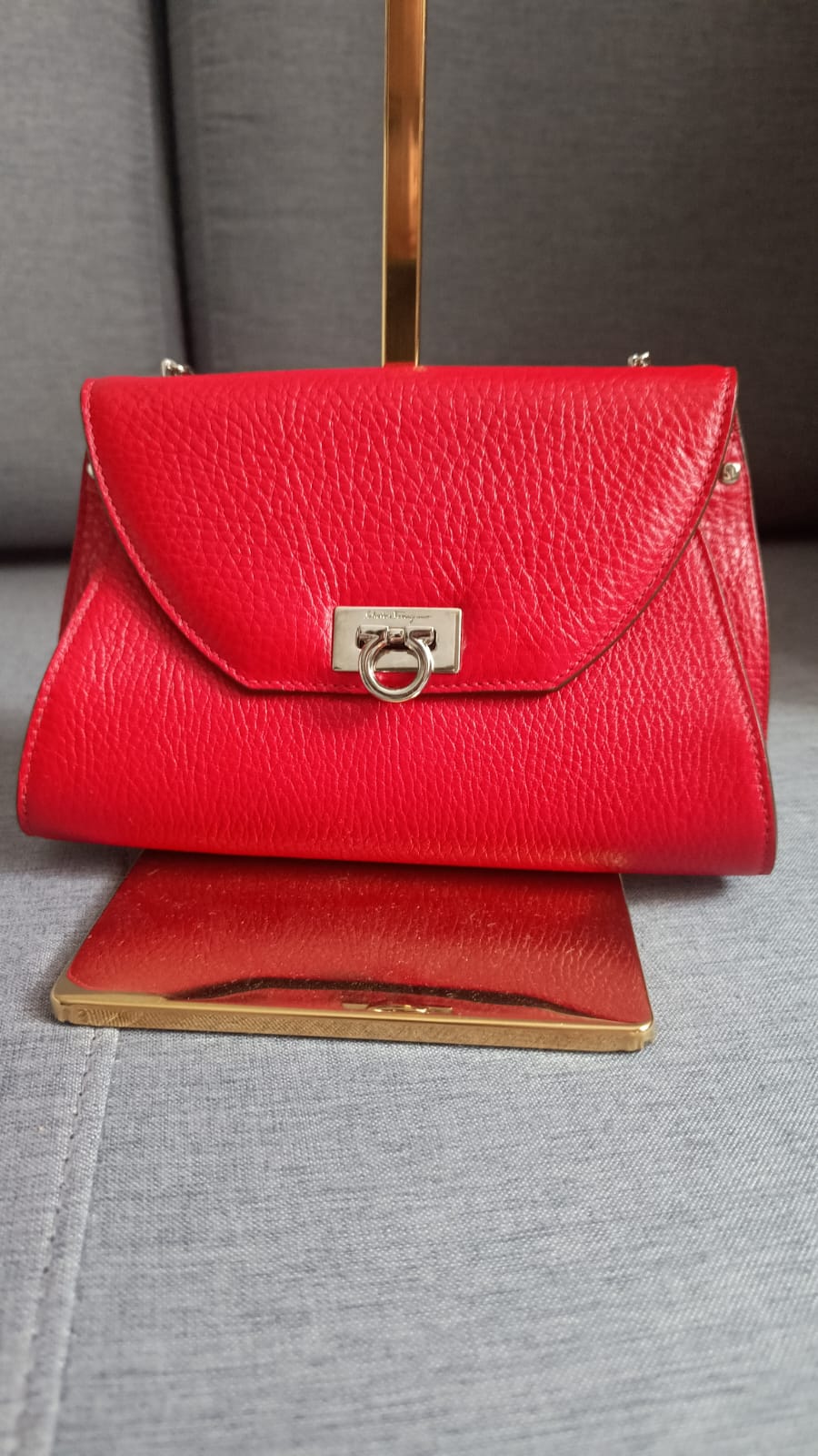 Bolsa Salvatore Ferragamo Gancini — Couro Vermelho