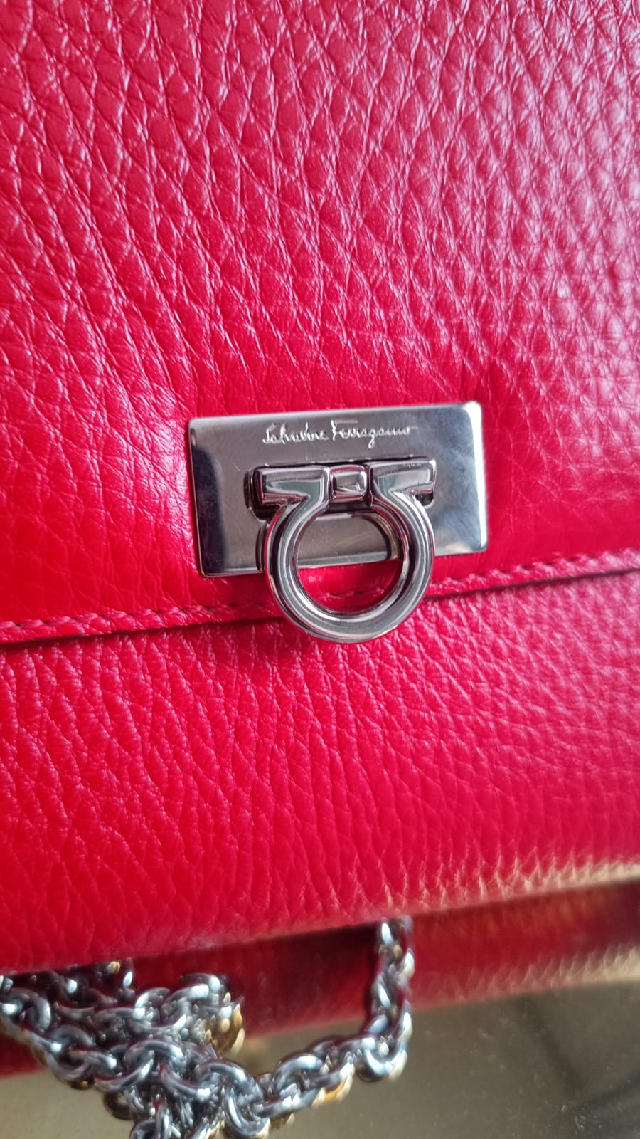 Bolsa Salvatore Ferragamo Gancini — Couro Vermelho