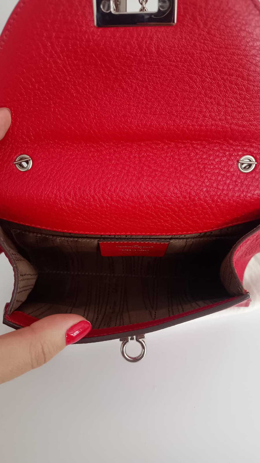 Bolsa Salvatore Ferragamo Gancini — Couro Vermelho