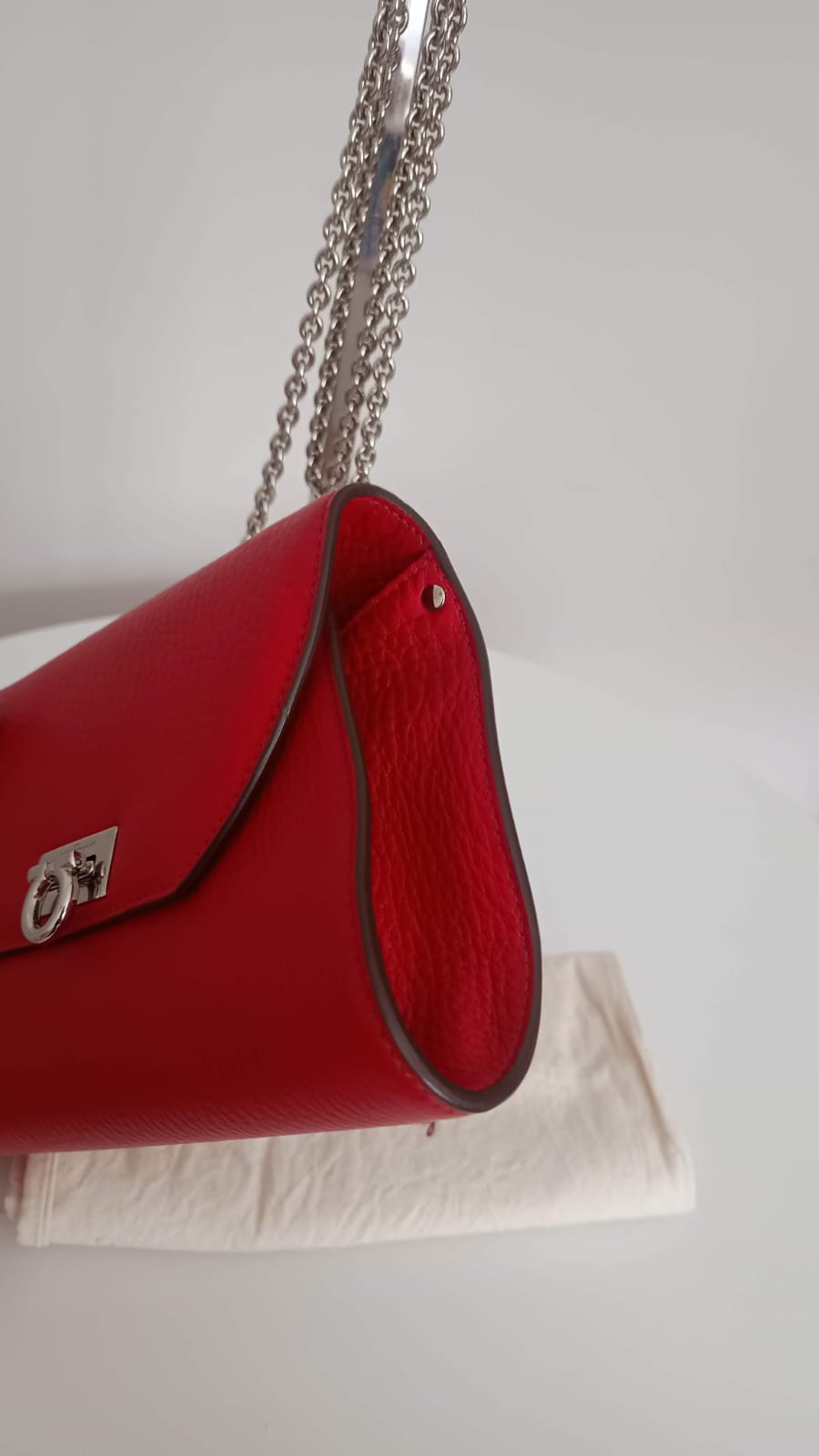 Bolsa Salvatore Ferragamo Gancini — Couro Vermelho