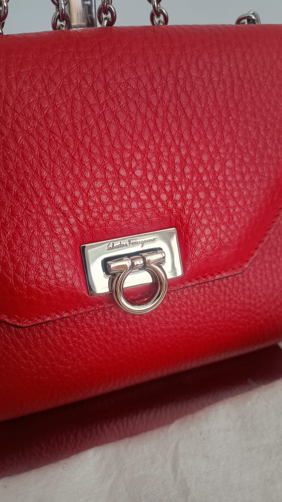 Bolsa Salvatore Ferragamo Gancini — Couro Vermelho