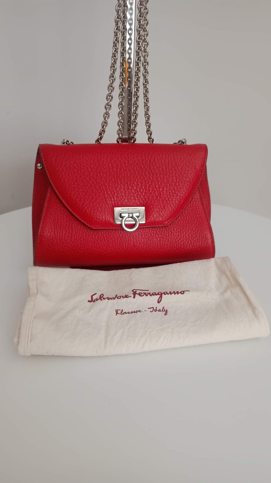 Bolsa Salvatore Ferragamo Gancini — Couro Vermelho