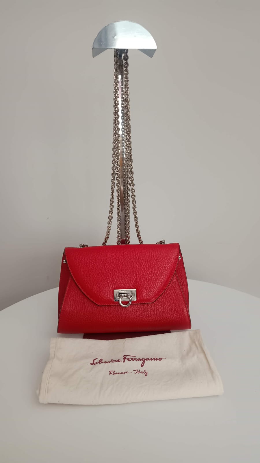 Bolsa Salvatore Ferragamo Gancini — Couro Vermelho