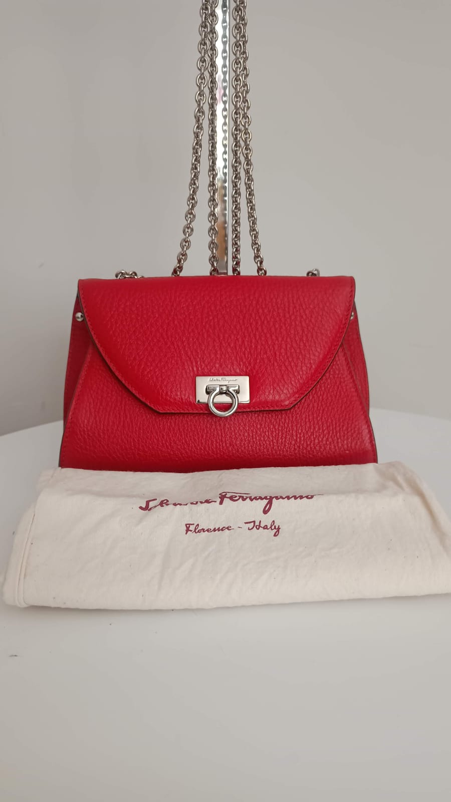 Bolsa Salvatore Ferragamo Gancini — Couro Vermelho