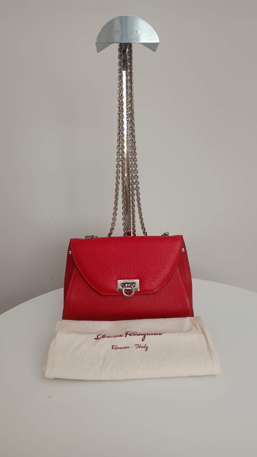 Bolsa Salvatore Ferragamo Gancini — Couro Vermelho