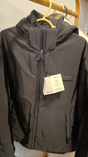 Jaqueta Acolchoada Prada Re-Nylon – Nova com Etiqueta