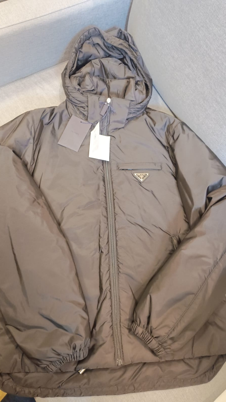 Jaqueta Acolchoada Prada Re-Nylon – Nova com Etiqueta