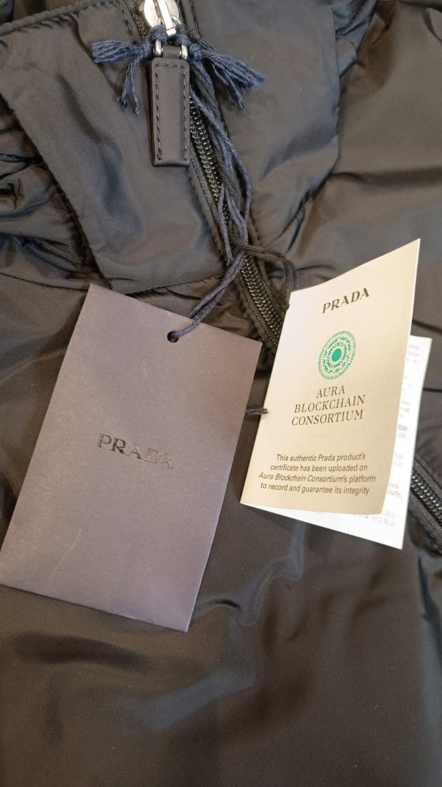Jaqueta Acolchoada Prada Re-Nylon – Nova com Etiqueta
